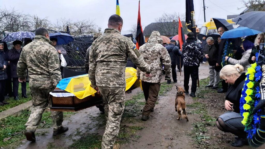 У Брошнів-Осадській громаді в останню путь провели військового Івана Шкредка