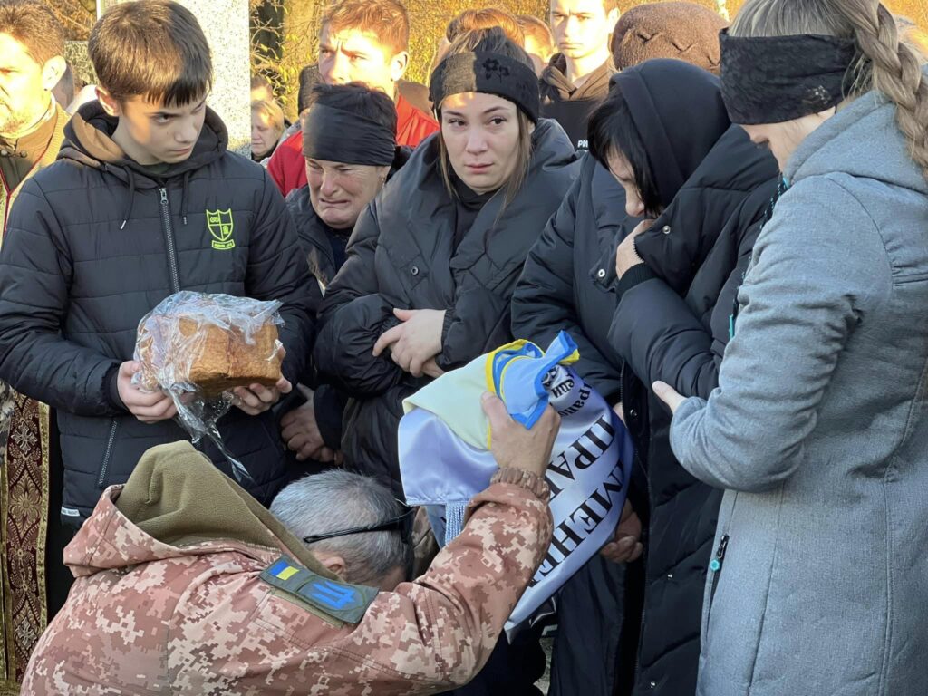 На Коломийщині провели в останню путь 21-річного Героя Андрія Андрусишина ФОТО