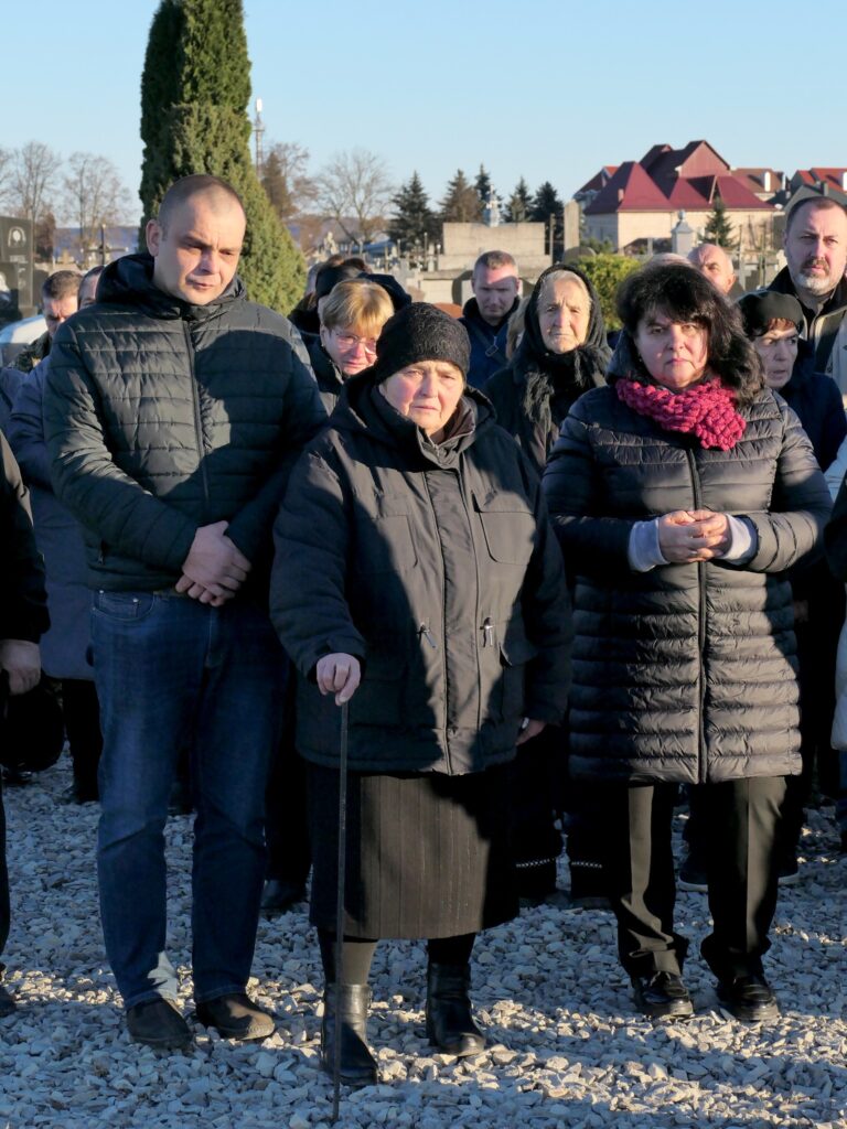 У Тисмениці провели в останню дорогу військового Петра Гаврилюка. ФОТО