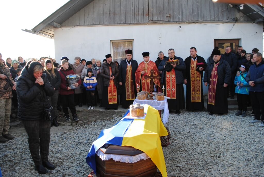 На Богородчанщині провели в останню путь загиблого на війні Василя Палійчука