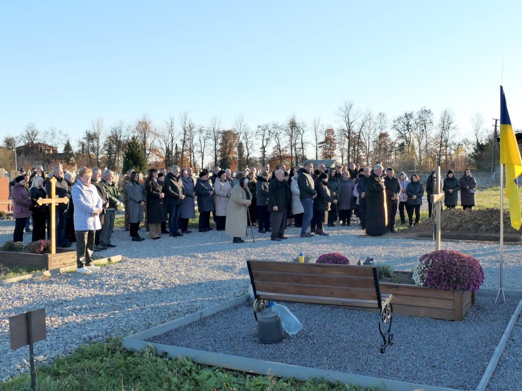 У Тисмениці провели в останню дорогу військового Петра Гаврилюка. ФОТО