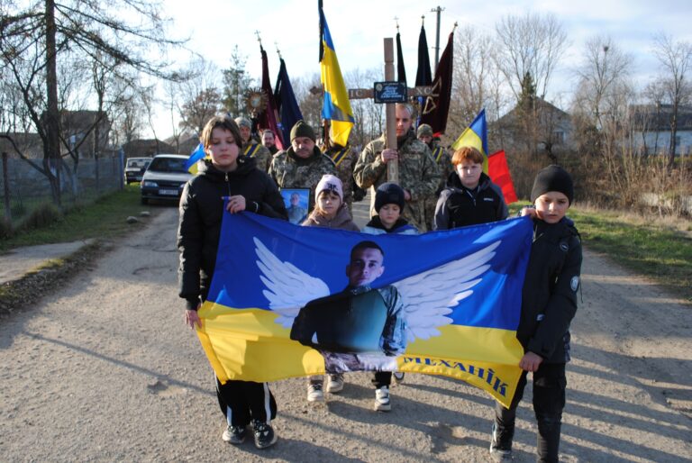 На Богородчанщині провели в останню путь загиблого на війні Василя Палійчука