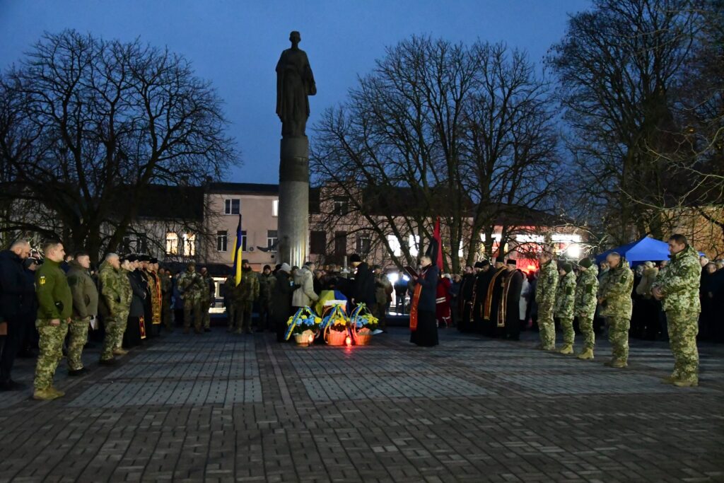 "На щиті" на Рогатинщину повернувся полеглий Віталій В'юнник ФОТО