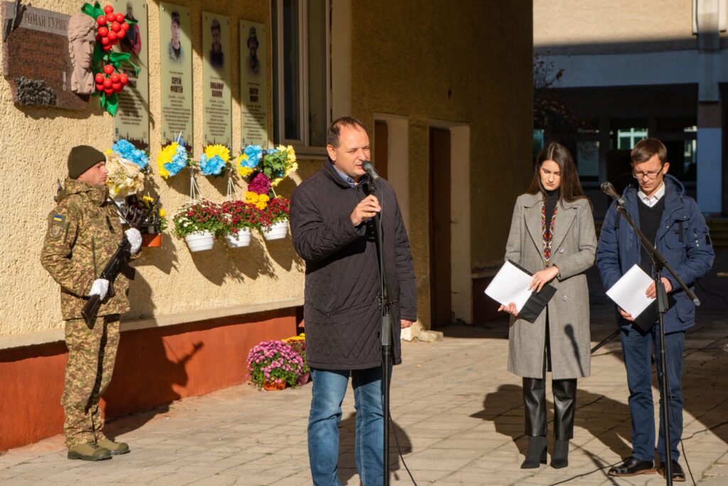 У Франківську відкрили меморіальну дошку полеглому на війні Віктору Ковачу