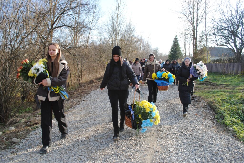 На Богородчанщині провели в останню путь загиблого на війні Василя Палійчука