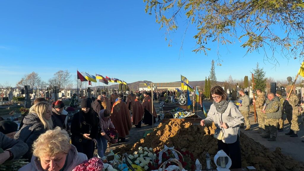 Сьогодні Надвірнянщина попрощалась зі своїм захисником Василем Грицівим