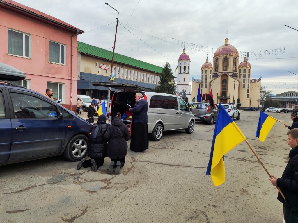 У Тлумачі на колінах зустріли загиблого захисника Василя Бойчука