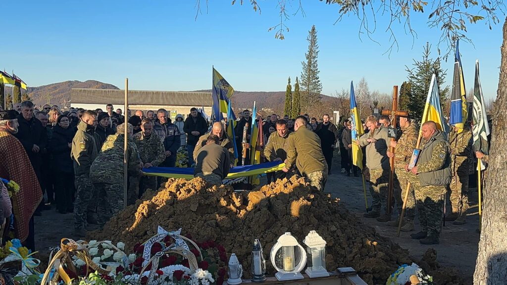 Сьогодні Надвірнянщина попрощалась зі своїм захисником Василем Грицівим