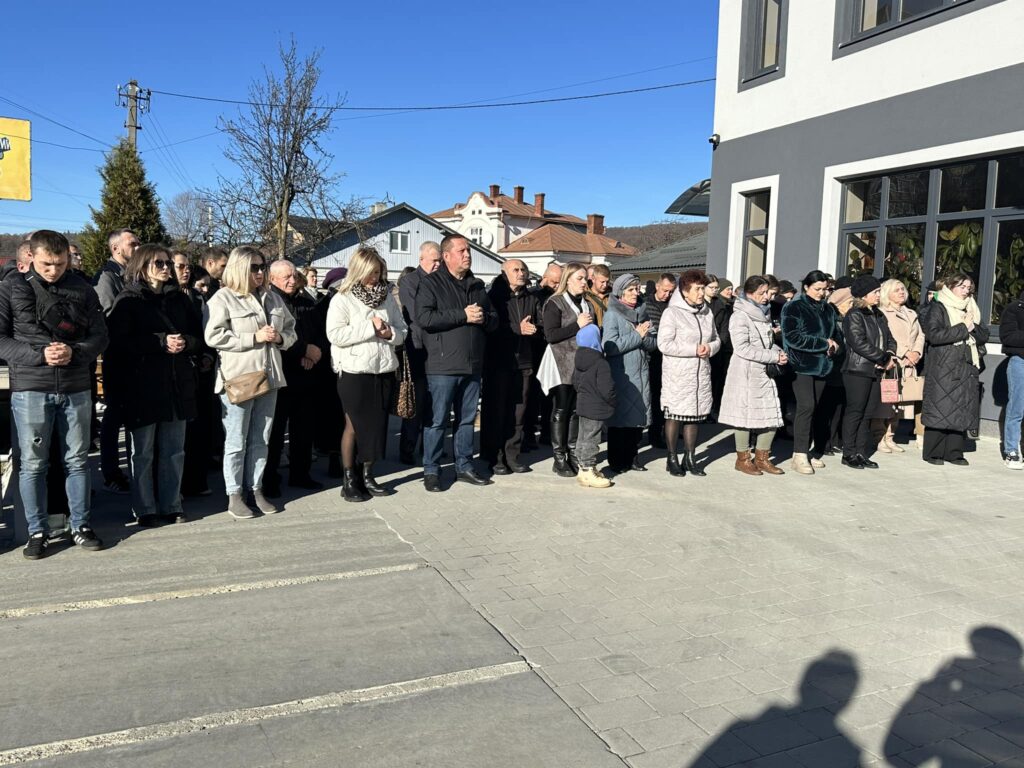 Сьогодні Надвірнянщина попрощалась зі своїм захисником Василем Грицівим