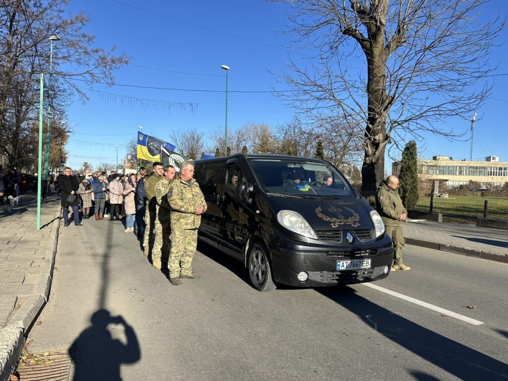 Сьогодні Надвірнянщина попрощалась зі своїм захисником Василем Грицівим