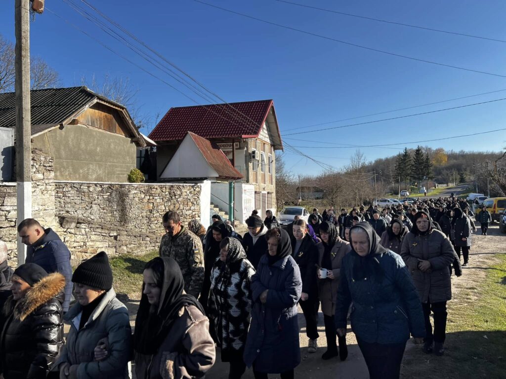 Городенківська громада провела в останню дорогу воїна Бойка Олега