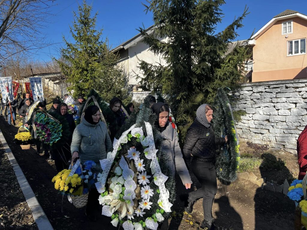 Городенківська громада провела в останню дорогу воїна Бойка Олега