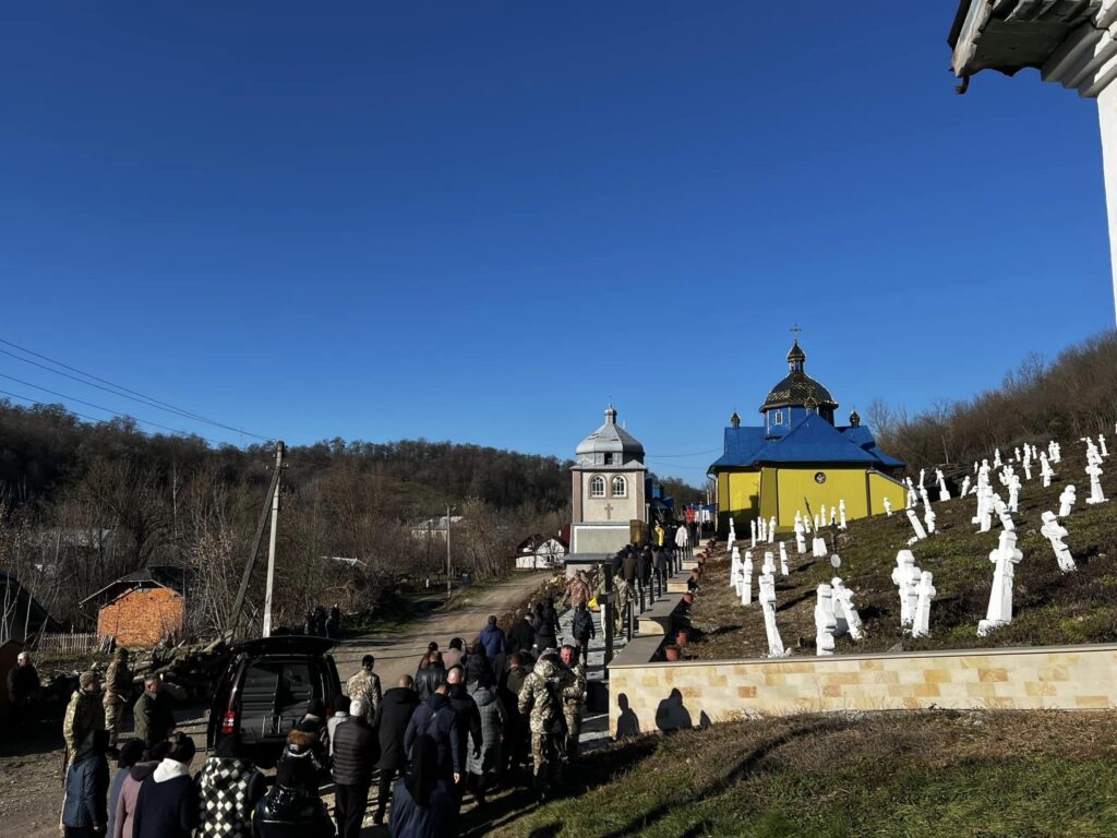 Городенківська громада провела в останню дорогу воїна Бойка Олега