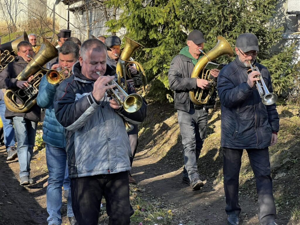 Городенківська громада провела в останню дорогу воїна Бойка Олега