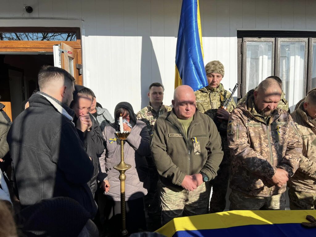 Городенківська громада провела в останню дорогу воїна Бойка Олега