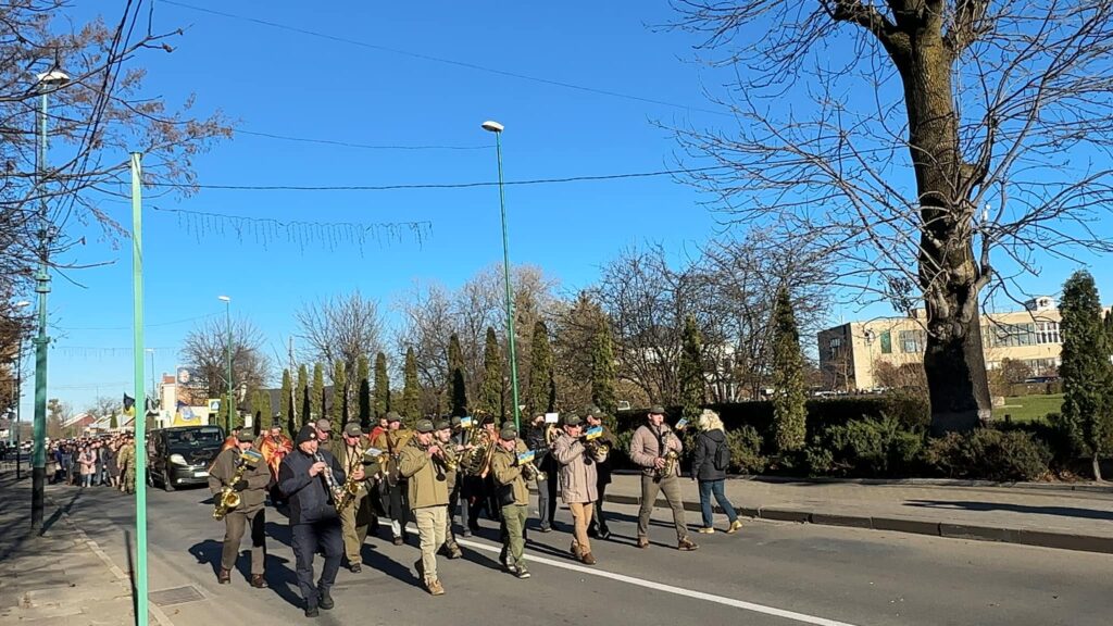 Сьогодні Надвірнянщина попрощалась зі своїм захисником Василем Грицівим