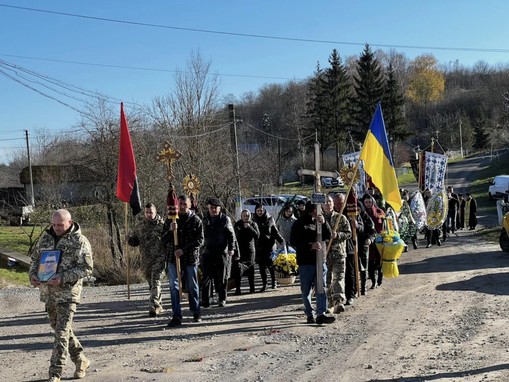 Городенківська громада провела в останню дорогу воїна Бойка Олега