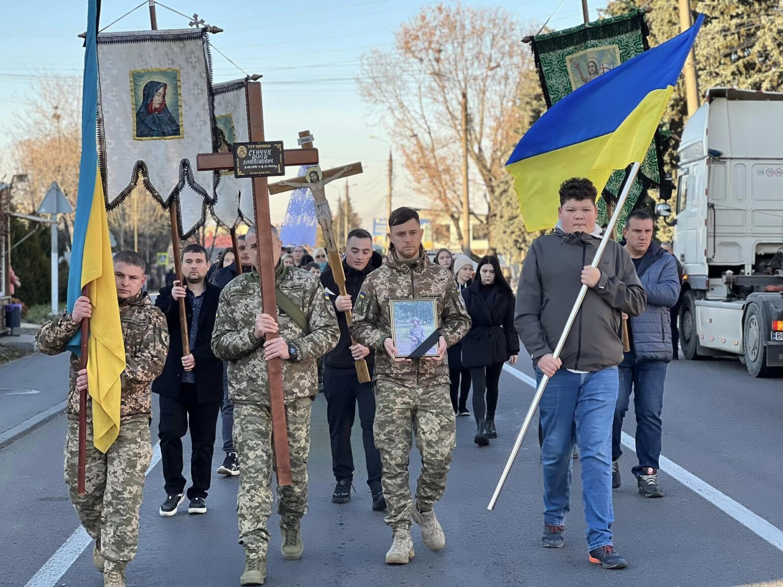 Отинійська громада віддала шану полеглому захиснику,Юрію Сенчуку,Отинійської селищної ТГ