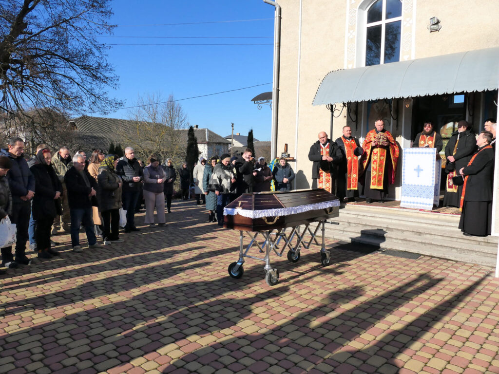 Тисменицька громада попрощалася із захисником Русланом Ступніцьким