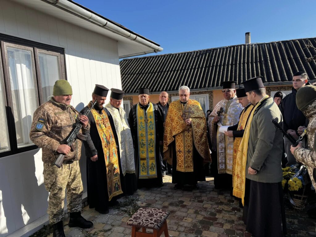 Городенківська громада провела в останню дорогу воїна Бойка Олега