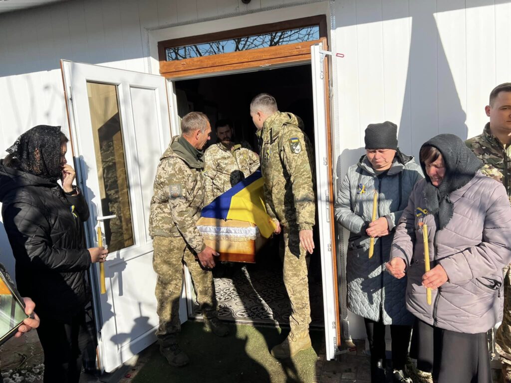 Городенківська громада провела в останню дорогу воїна Бойка Олега