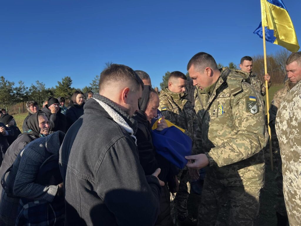 Городенківська громада провела в останню дорогу воїна Бойка Олега