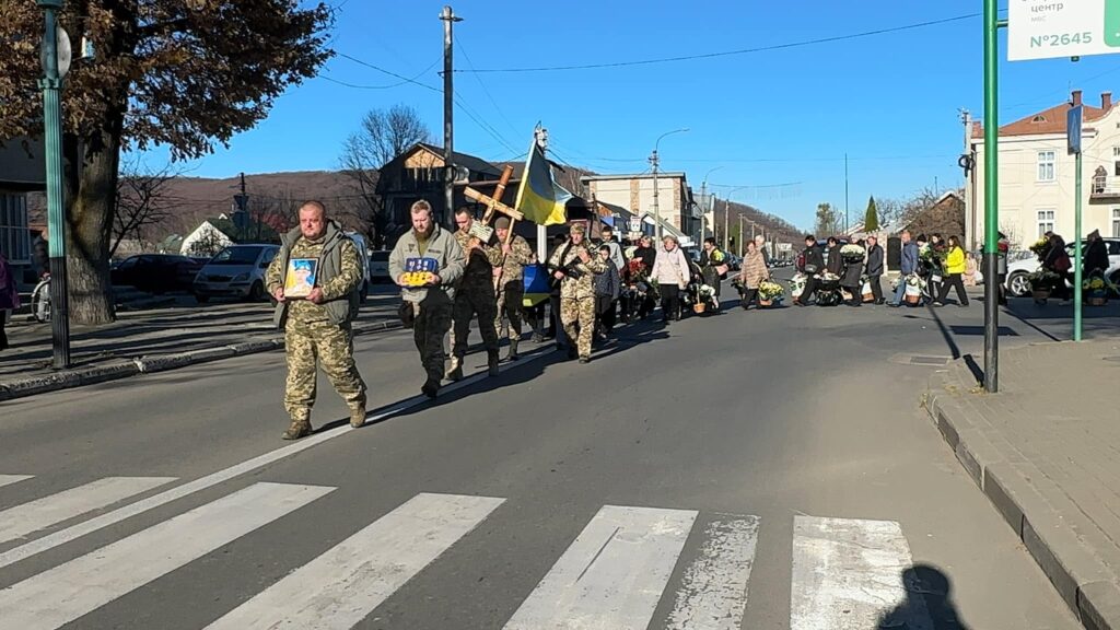 Сьогодні Надвірнянщина попрощалась зі своїм захисником Василем Грицівим