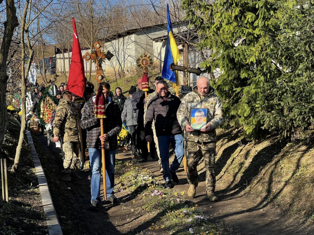 Городенківська громада провела в останню дорогу воїна Бойка Олега