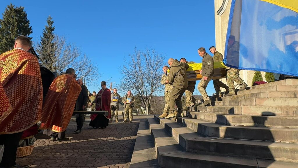 Сьогодні Надвірнянщина попрощалась зі своїм захисником Василем Грицівим