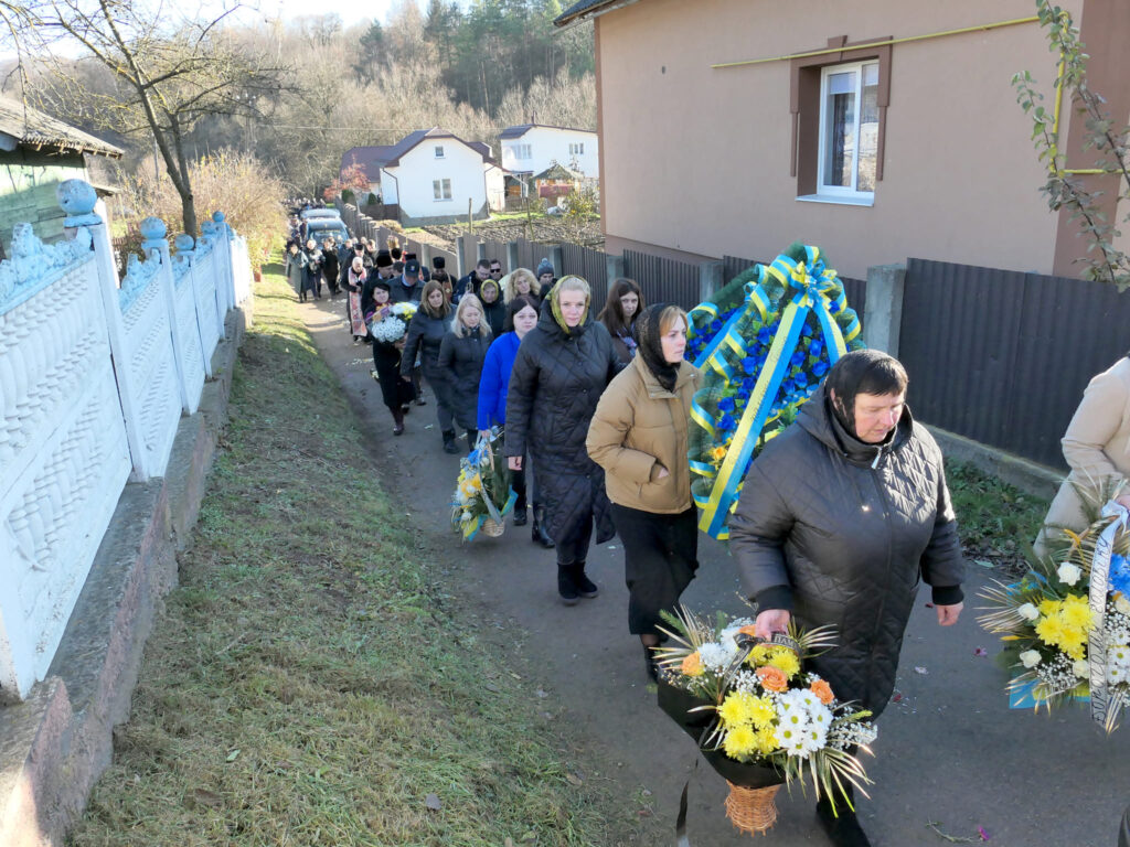 Тисменицька громада попрощалася із захисником Русланом Ступніцьким