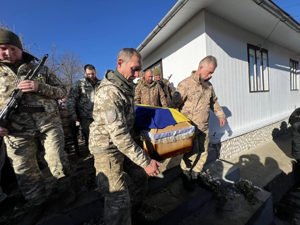 Городенківська громада провела в останню дорогу воїна Бойка Олега