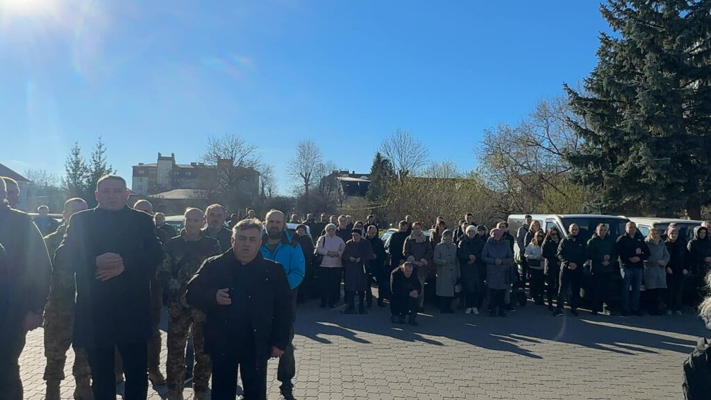 Сьогодні Надвірнянщина попрощалась зі своїм захисником Василем Грицівим