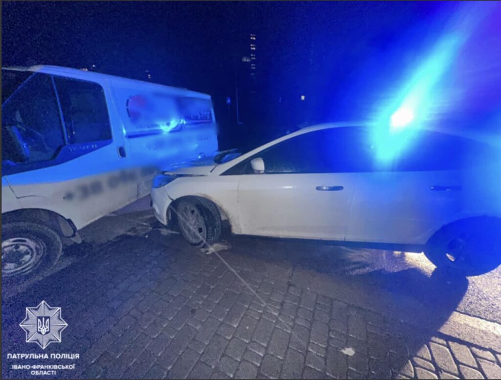 Намагався втекти та вчинив зіткнення з іншим автомобілем,поліцейські оперативно зупинили 36-річного франківця,Патрульна поліція Івано-Франківської області