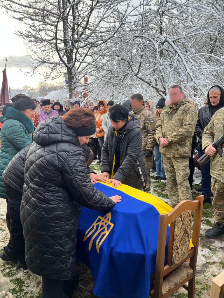 На Прикарпатті попрощалися з 19-річним Героєм Віталієм Дядюсем ФОТО