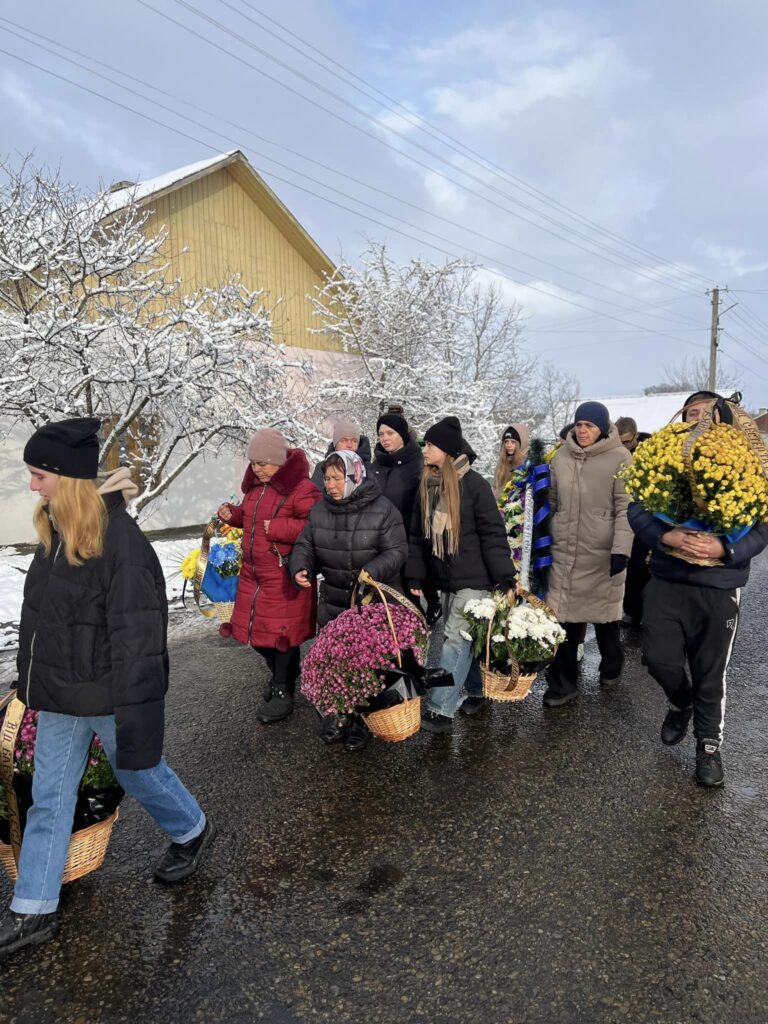 На Прикарпатті попрощалися з 19-річним Героєм Віталієм Дядюсем ФОТО