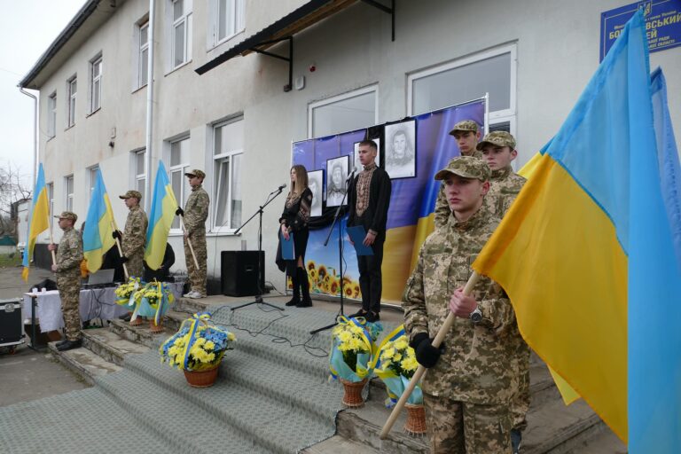 На Франківщині відкрили інтерактивну меморіальну дошку Герою Олегу Андрусіву