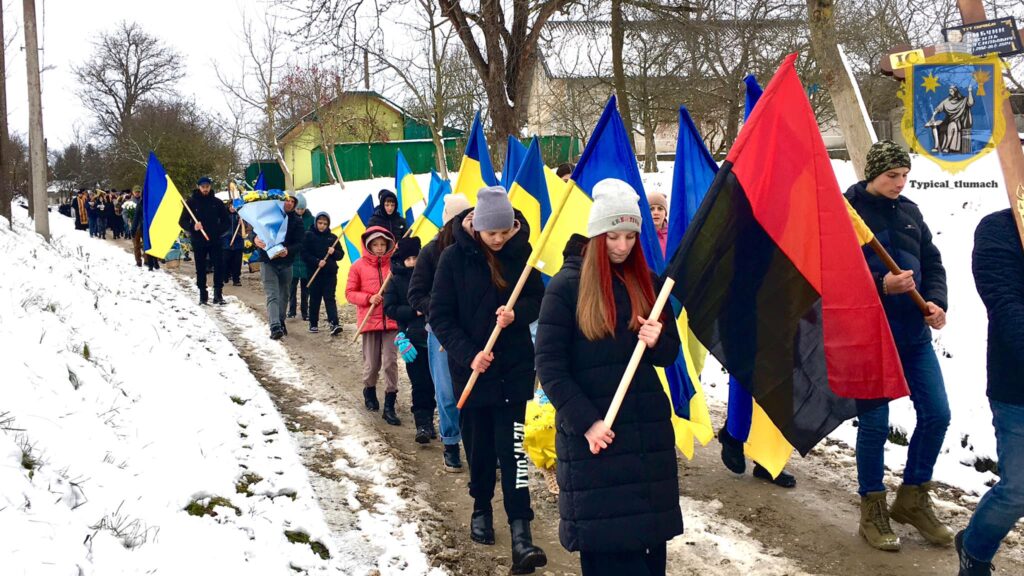 На Тлумаччині попрощалися з полеглим Героєм Василем Рибчином ФОТО