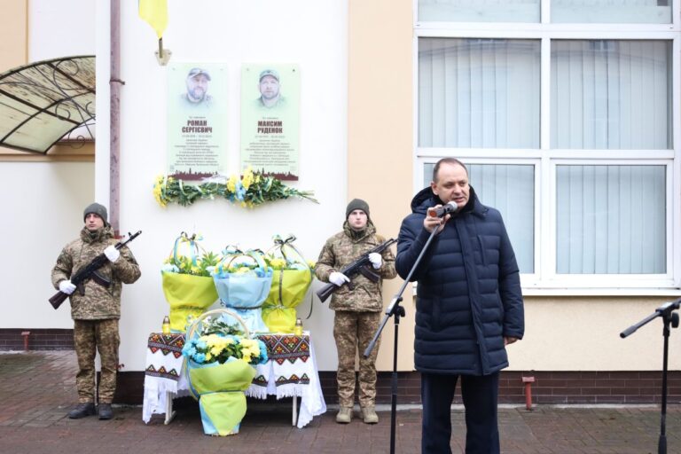 У Франківську відкрили анотаційну дошку полеглому бійцю Роману Сергієвичу