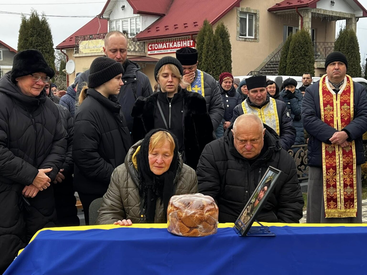 громада на колінах зустріла воїна,Цалина Андрія,Городенківську міську раду