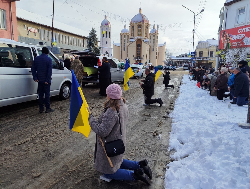 Сьогодні Тлумаччина зустріла полеглого героя Василя Рибчина