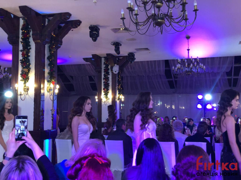 Понад 300 тисяч гривень зібрали на дрони,під час благодійного показу мод,на підтримку 102-ї окремої бригади територіальної оборони.