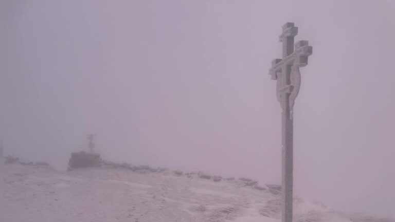 У Карпатах на Піп Іван випав сніг, похолодало до 9° морозу