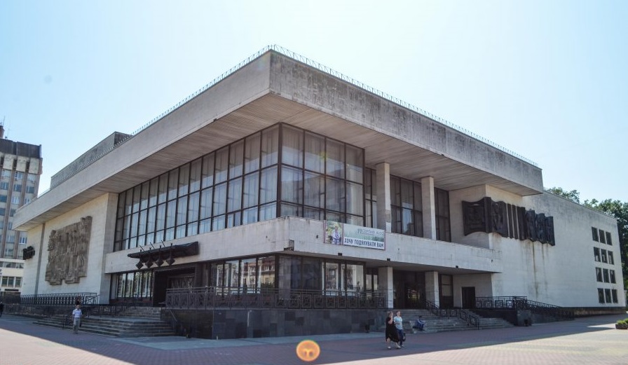 Франківський драмтеатр оприлюднив репертуар на грудень