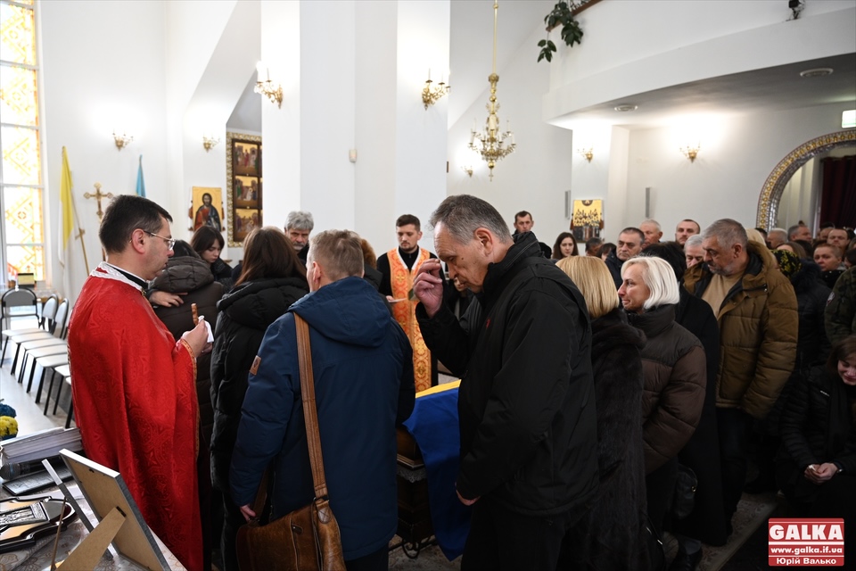 В Івано-Франківську відбулось прощання із полеглим офіцером-медиком Мирославом Дебенком