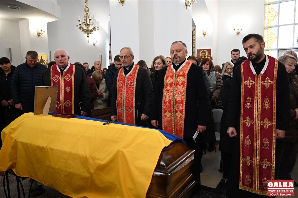 В Івано-Франківську відбулось прощання із полеглим офіцером-медиком Мирославом Дебенком