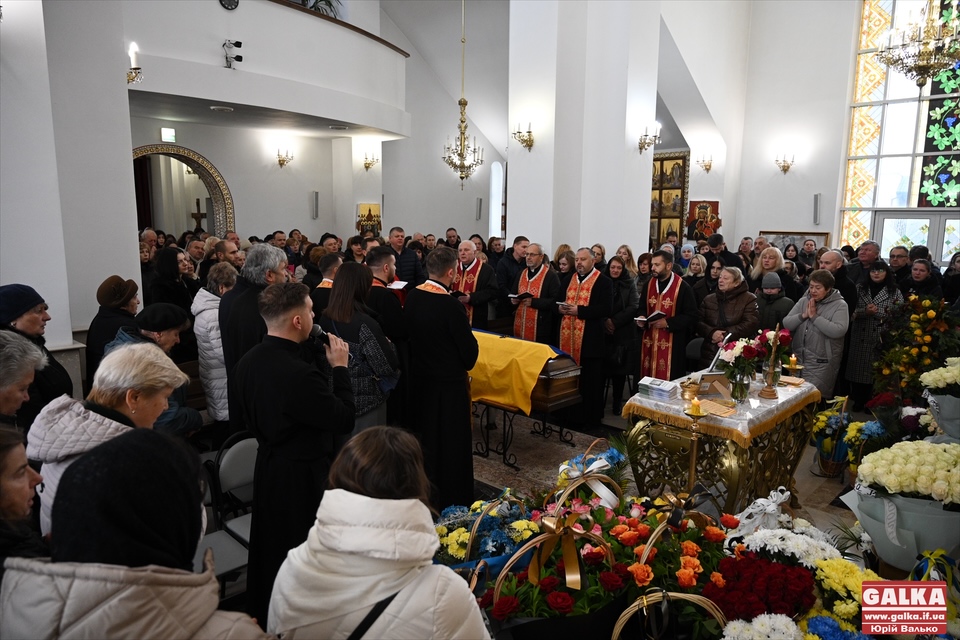 В Івано-Франківську відбулось прощання із полеглим офіцером-медиком Мирославом Дебенком