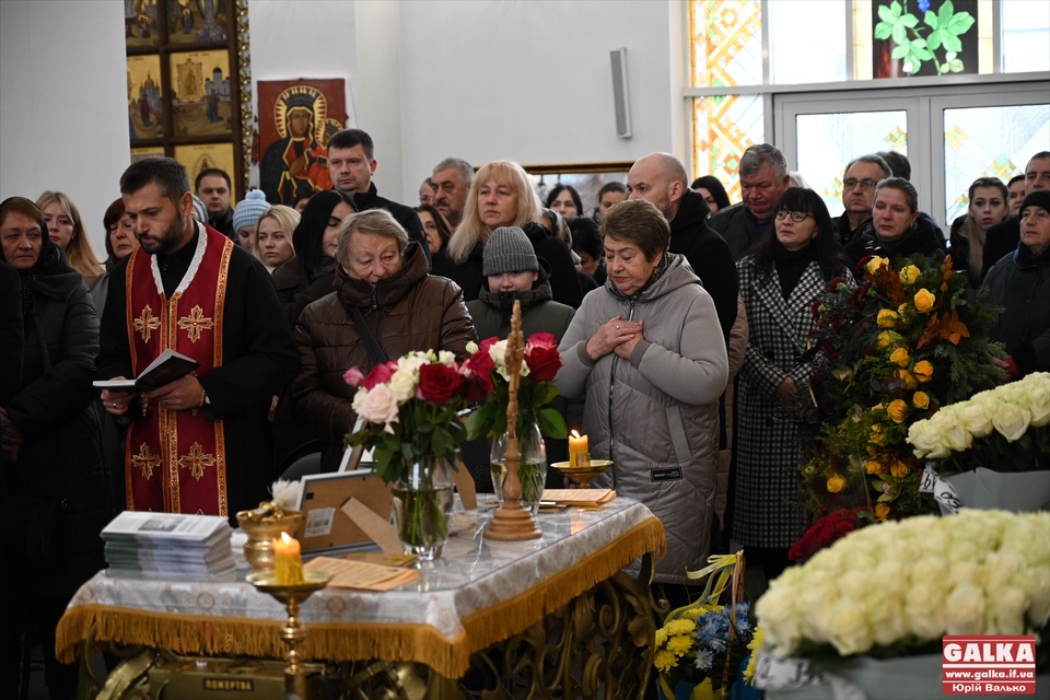 В Івано-Франківську відбулось прощання із полеглим офіцером-медиком Мирославом Дебенком