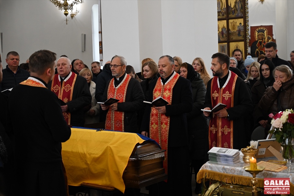 В Івано-Франківську відбулось прощання із полеглим офіцером-медиком Мирославом Дебенком