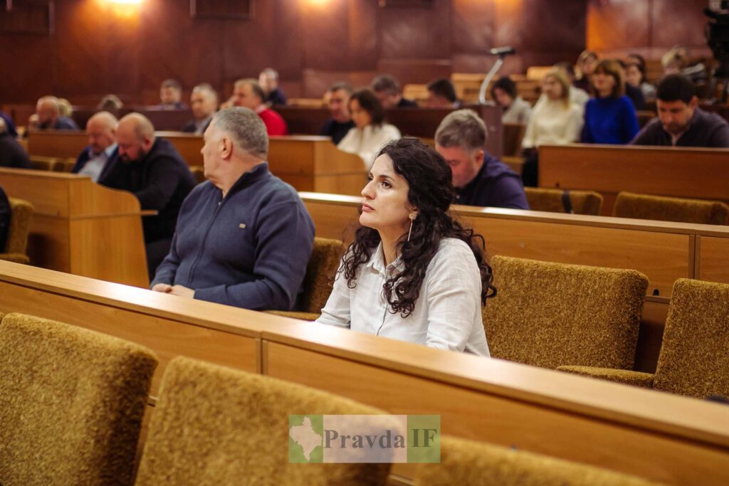 Cесія Івано-Франківської обласної ради в обличчях. ФОТОРЕПОРТАЖ