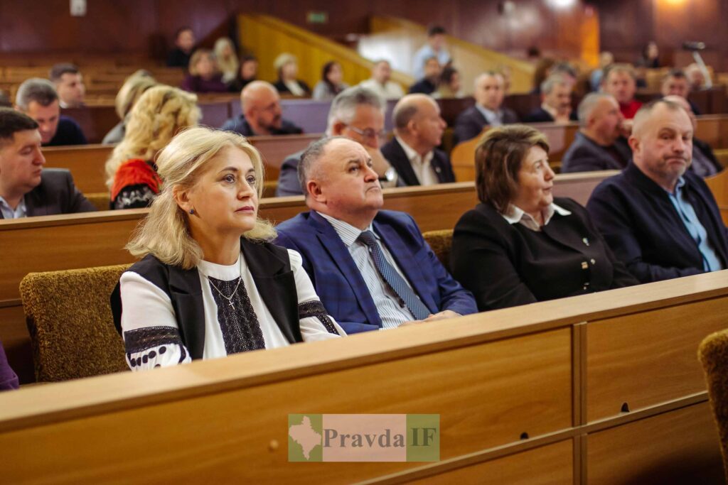 Cесія Івано-Франківської обласної ради в обличчях. ФОТОРЕПОРТАЖ